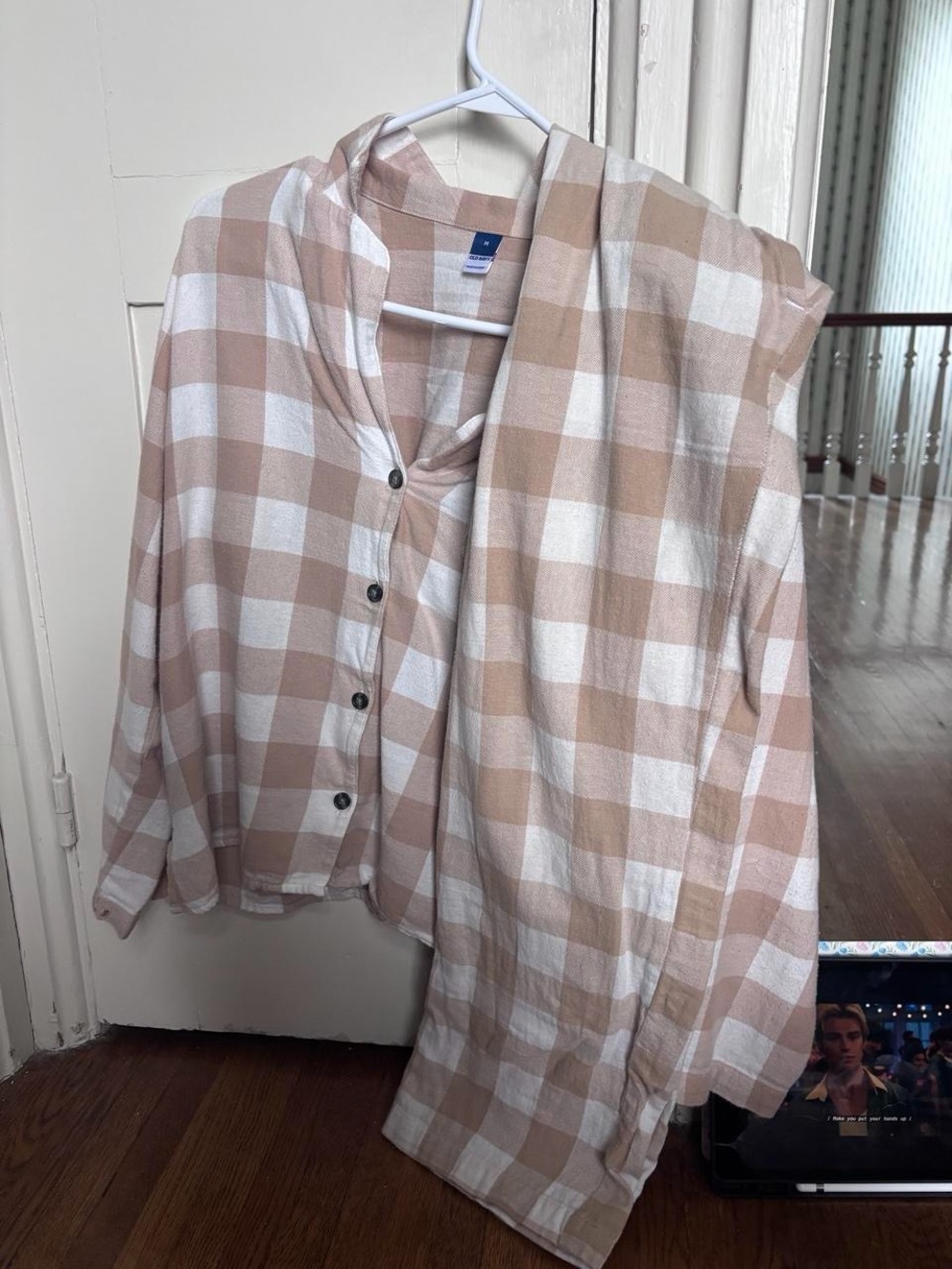 Women’s Old Navy Beige and White Buffalo Check Pajama Set